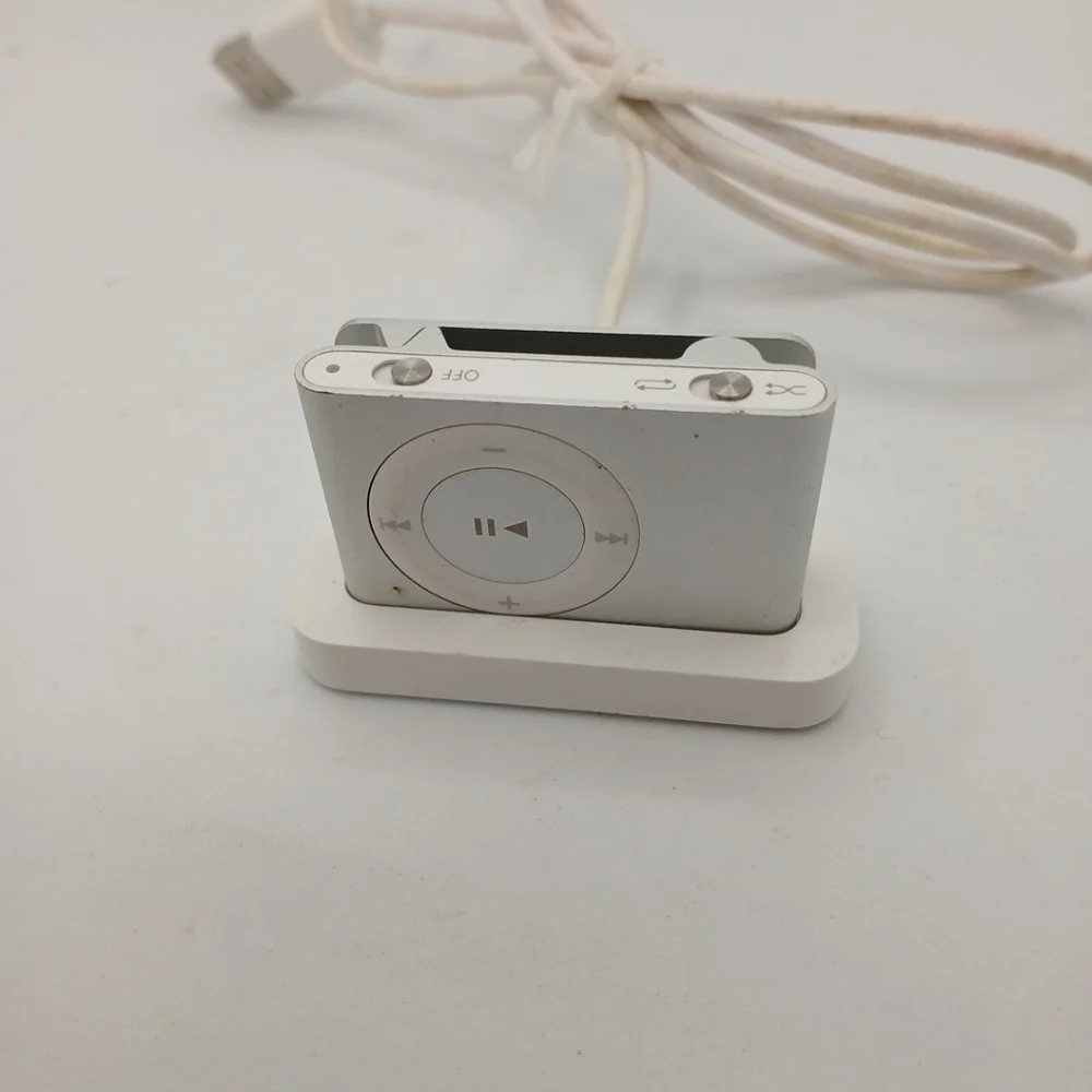 Apple iPod Shuffle 2nd Gen A1204 Silver / Gray -  MP3 Player Vintage  Untested - Picture 2 of 12